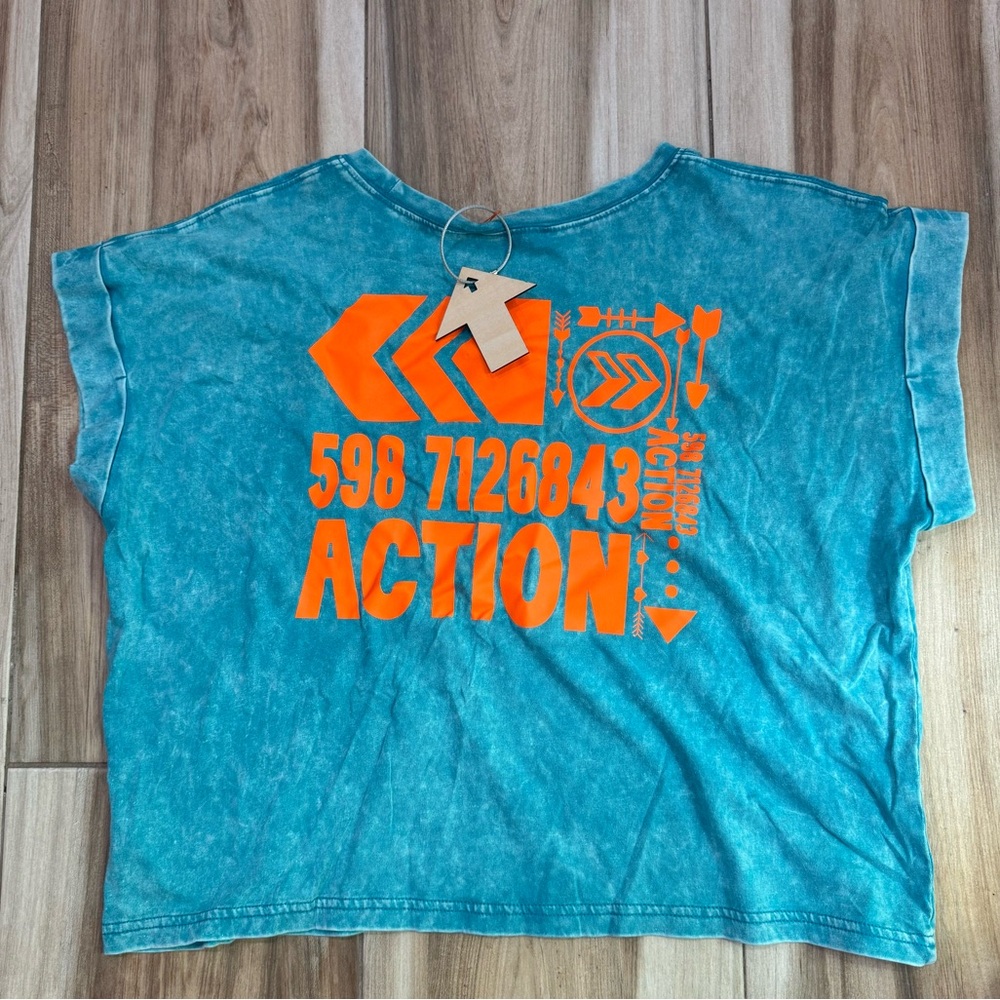 NWT MAP Cropped Tee-> POWER ON A TEE